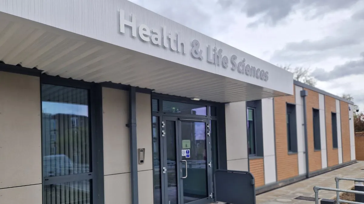 A picture of the main entrance to the Health and Life Sciences building.